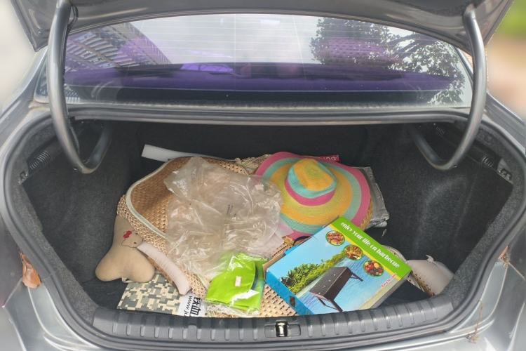 Used Volkswagen Bora 2011 1.6L Automatic Fashion Edition Trunk