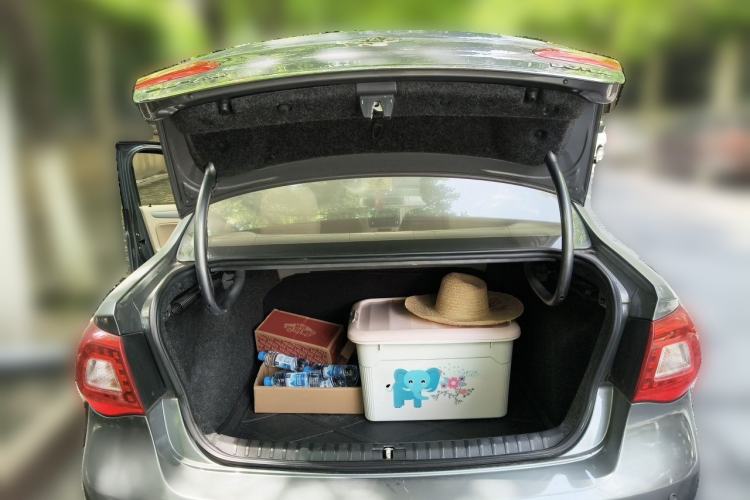 Used Volkswagen Bora 2011 1.6L Automatic Fashion Edition Trunk