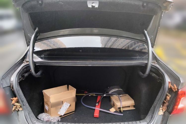 Used Volkswagen Bora 2011 1.6L Manual Fashion Edition Trunk