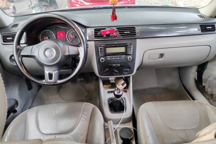 Used Volkswagen Bora 2011 1.6L Manual Comfort Version Center Console