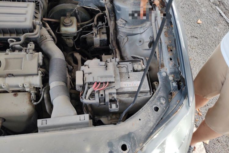 Used Volkswagen Bora 2011 1.6L Manual Comfort Version Engine Bay Left