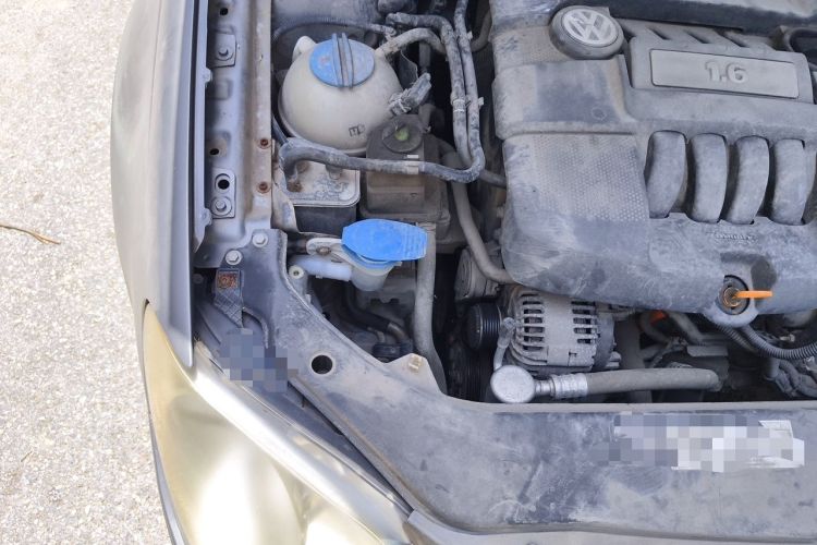 Used Volkswagen Bora 2011 1.6L Manual Fashion Edition Engine Bay Right
