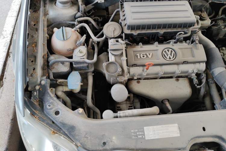 Used Volkswagen Bora 2011 1.6L Manual Comfort Version Engine Bay Right