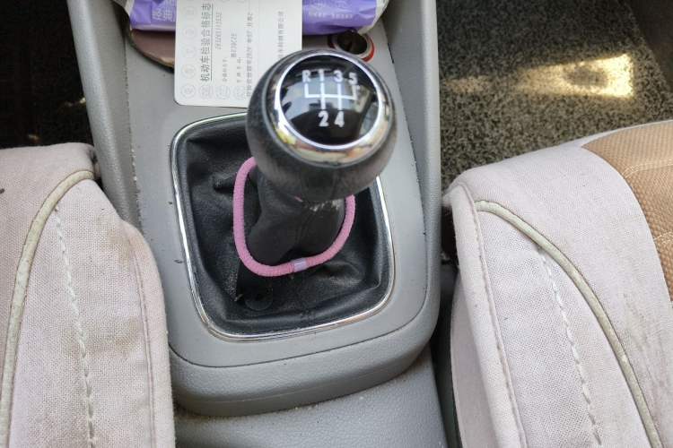 Used Volkswagen Bora 2011 1.6L Manual Fashion Edition Gear Lever