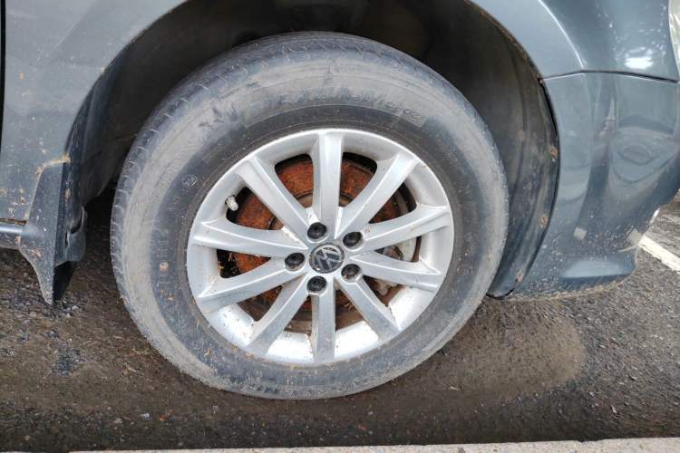 Used Volkswagen Bora 2011 1.6L Manual Comfort Version Right Front Wheel Hub