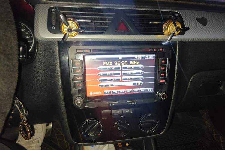 Used Volkswagen Bora 2011 1.4T Automatic Comfort Model Audio And AC Panel