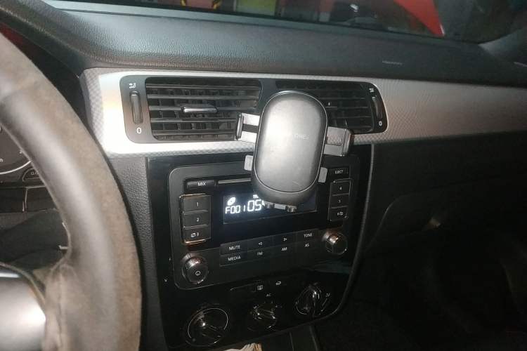 Used Volkswagen Bora 2011 1.4T AT Sportline Audio And AC Panel