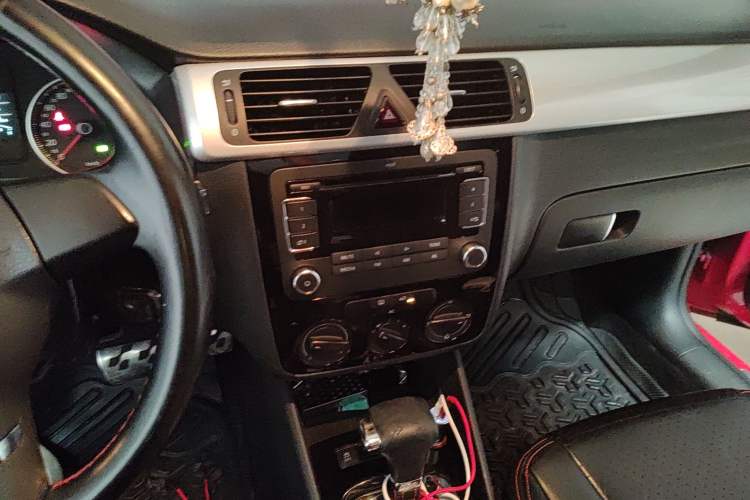 Used Volkswagen Bora 2011 1.4T AT Sportline Audio And AC Panel