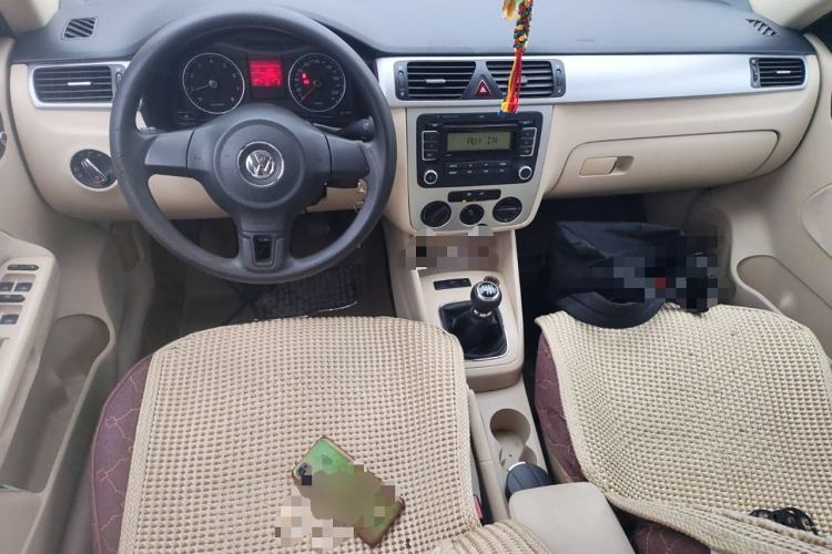 Used Volkswagen Bora 2011 1.6L Manual Fashion Edition Center Console