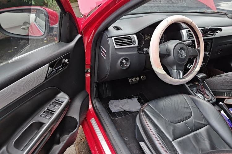 Used Volkswagen Bora 2011 1.4T AT Sportline Driver Seat