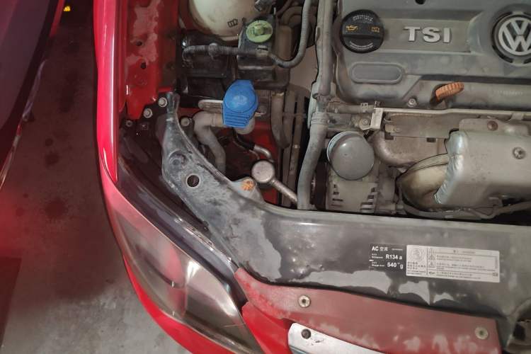 Used Volkswagen Bora 2011 1.4T Automatic Comfort Model Engine Bay Right