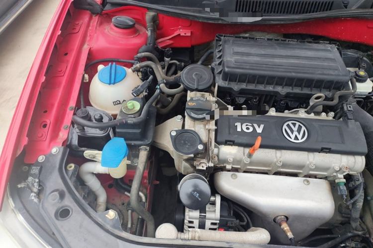 Used Volkswagen Bora 2011 1.6L Manual Fashion Edition Engine Bay Right