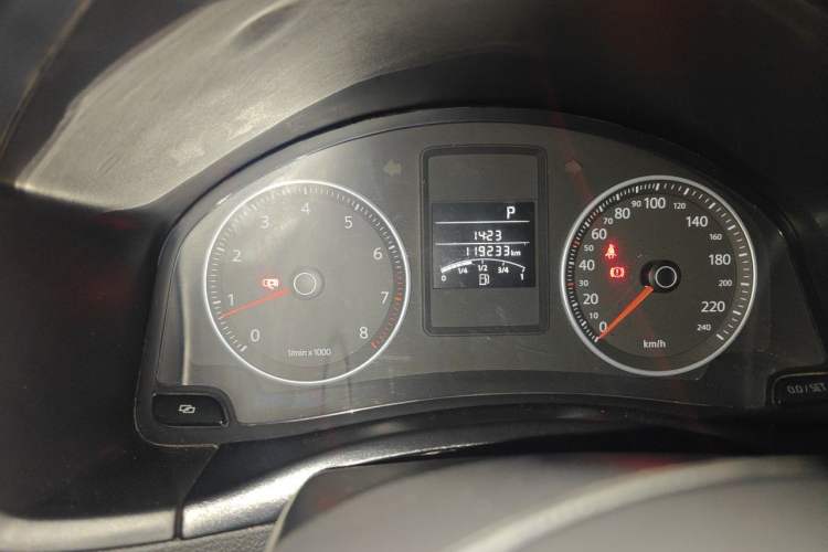 Used Volkswagen Bora 2011 1.4T Automatic Comfort Model Odometer Close Up