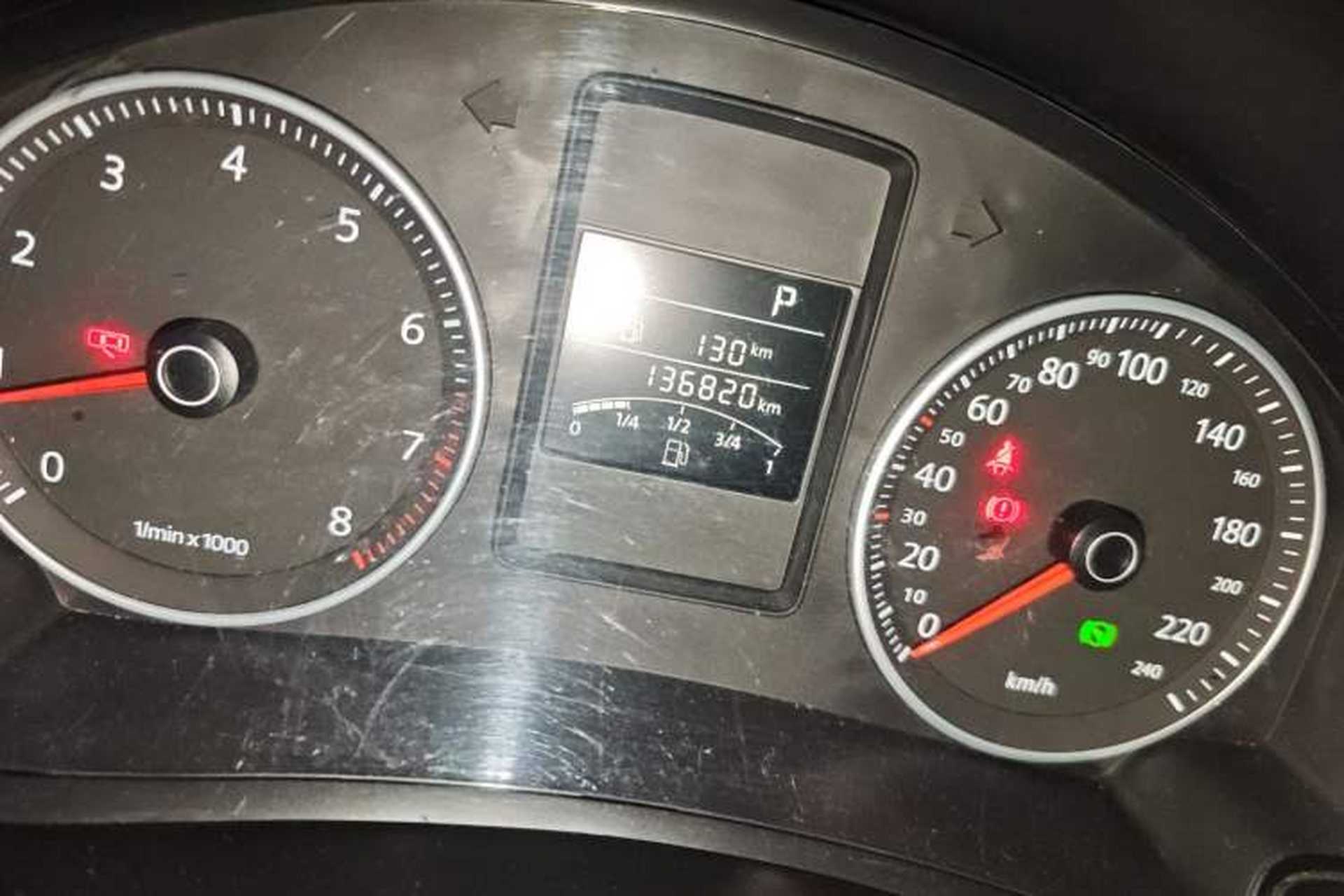 Used Volkswagen Bora 2011 1.4T Automatic Comfort Model Odometer Close Up