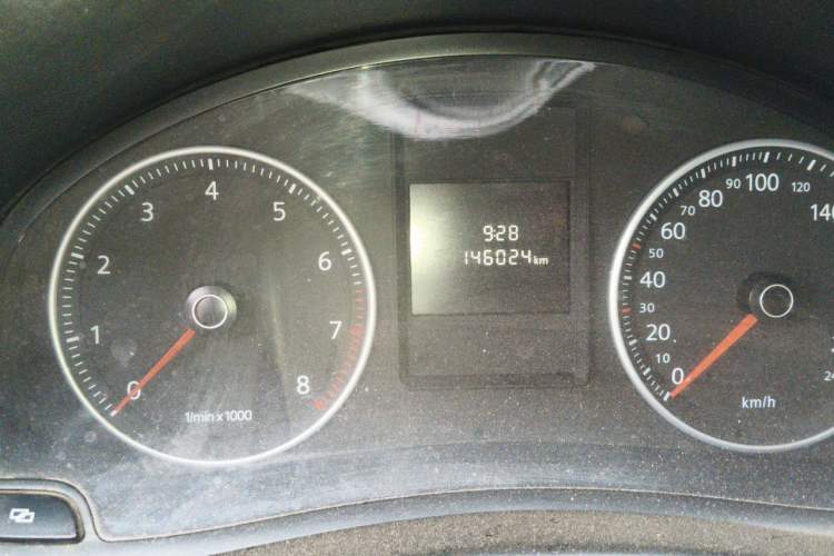 Used Volkswagen Bora 2011 1.4T AT Sportline Odometer Close Up