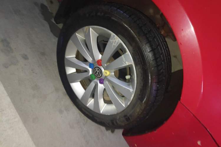 Used Volkswagen Bora 2011 1.4T Automatic Comfort Model Right Front Wheel Hub