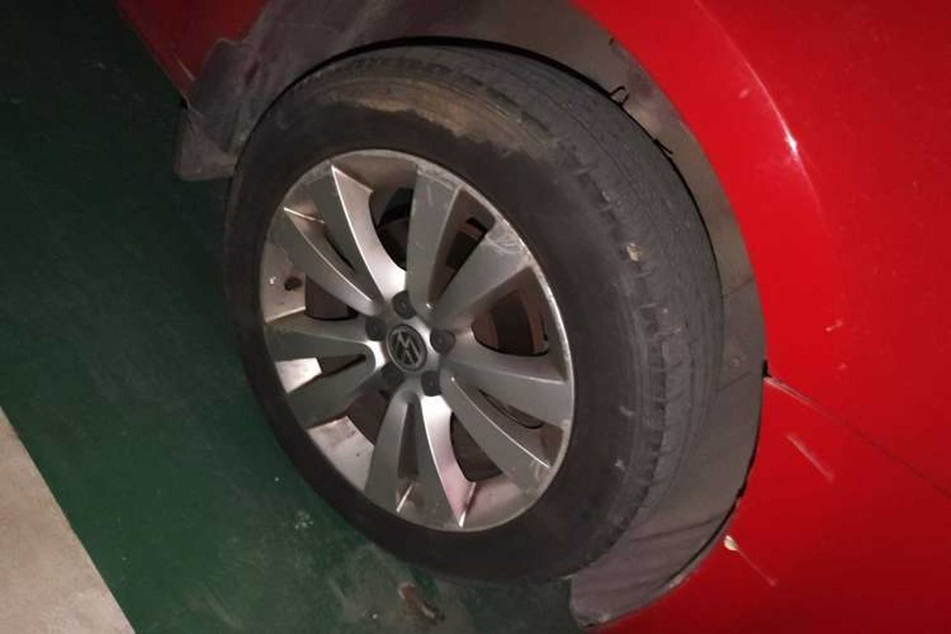 Used Volkswagen Bora 2011 1.4T Automatic Comfort Model Right Front Wheel Hub