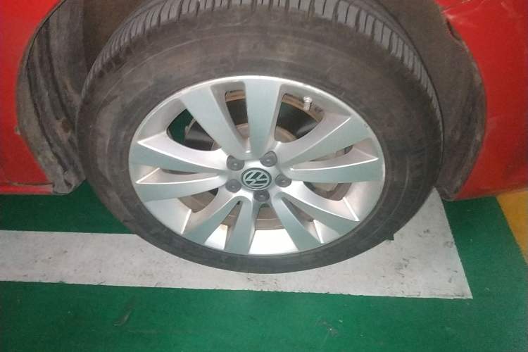 Used Volkswagen Bora 2011 1.4T AT Sportline Right Front Wheel Hub
