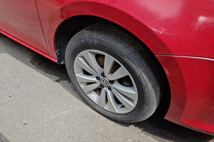 Used Volkswagen Bora 2011 1.4T AT Sportline Right Front Wheel Hub