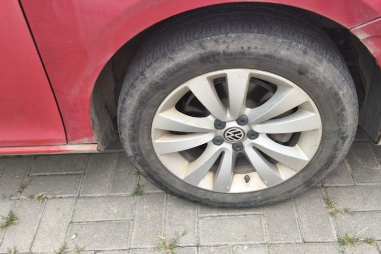 Used Volkswagen Bora 2011 1.4T AT Sportline Right Front Wheel Hub