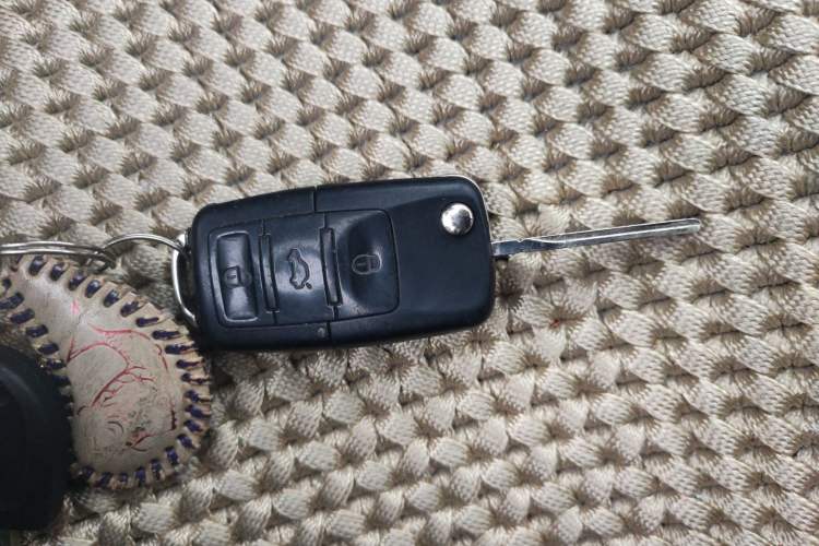 Used Volkswagen Bora 2011 1.6L Manual Fashion Edition Vehicle Key