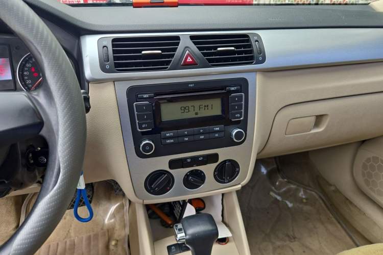 Used Volkswagen Bora 2011 1.4T Automatic Comfort Model Audio And AC Panel