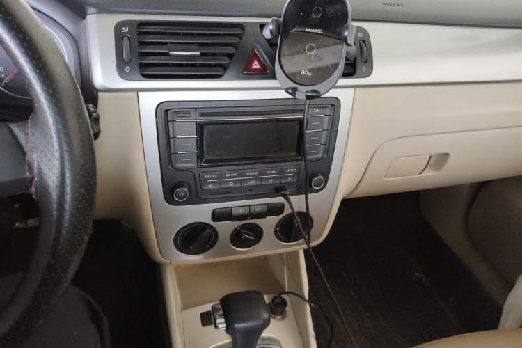 Used Volkswagen Bora 2011 1.6L Automatic Fashion Edition Audio And AC Panel