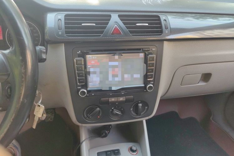 Used Volkswagen Bora 2011 1.6L Manual Comfort Version Audio And AC Panel
