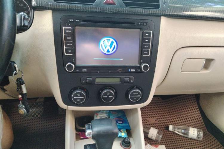 Used Volkswagen Bora 2011 1.4T Automatic Luxury Model Audio And AC Panel