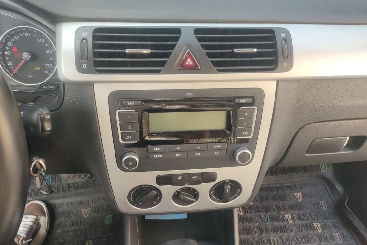 Used Volkswagen Bora 2011 1.4T Automatic Comfort Model Audio And AC Panel