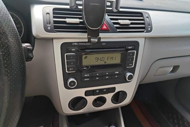 Used Volkswagen Bora 2011 1.6L Automatic Comfort Model Audio And AC Panel