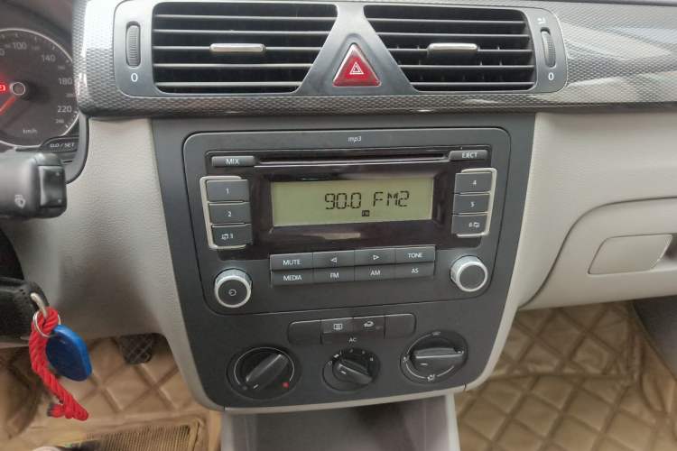 Used Volkswagen Bora 2011 1.6L Manual Comfort Version Audio And AC Panel
