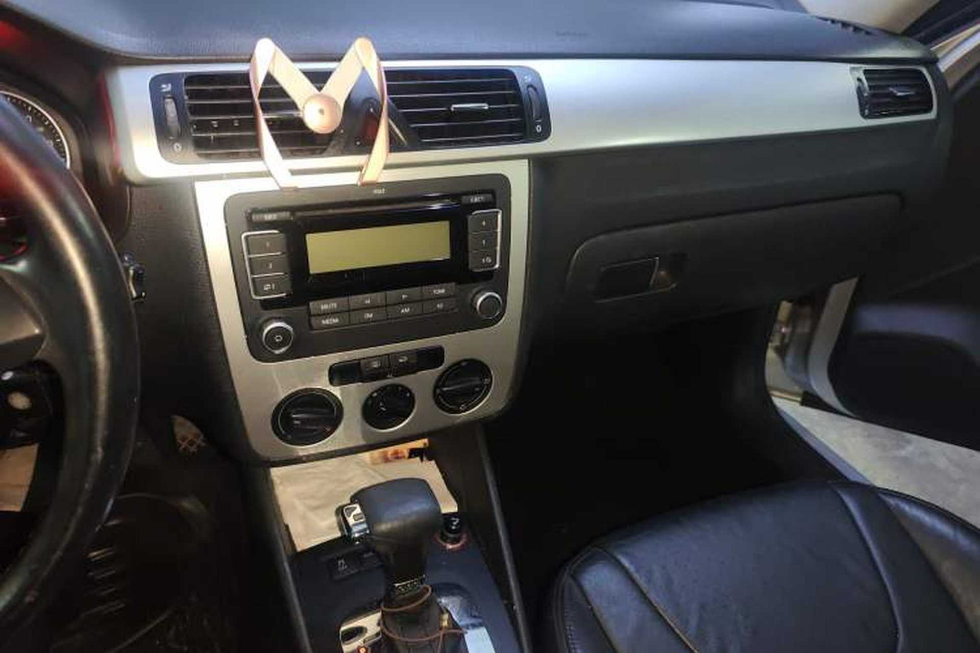 Used Volkswagen Bora 2011 1.4T Automatic Comfort Model Audio And AC Panel