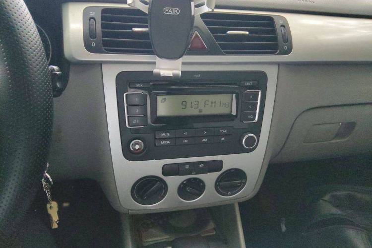 Used Volkswagen Bora 2011 1.6L Automatic Comfort Model Audio And AC Panel