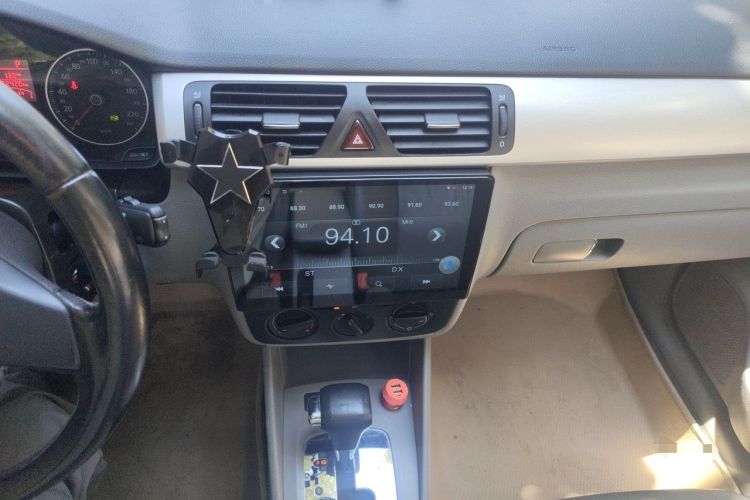 Used Volkswagen Bora 2011 1.6L Automatic Comfort Model Audio And AC Panel