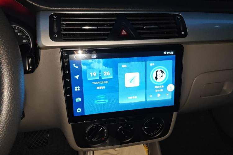 Used Volkswagen Bora 2011 1.6L Automatic Fashion Edition Audio And AC Panel