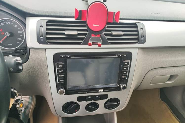 Used Volkswagen Bora 2011 1.6L Automatic Comfort Model Audio And AC Panel