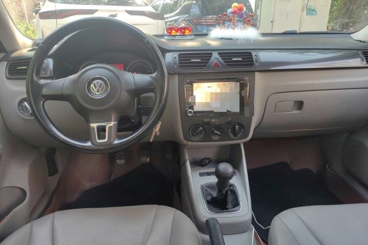 Used Volkswagen Bora 2011 1.6L Manual Comfort Version Center Console