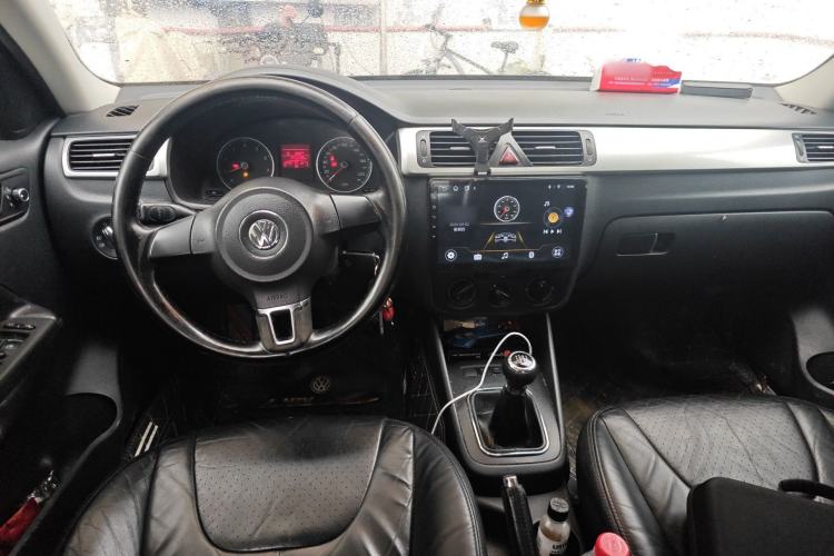 Used Volkswagen Bora 2011 1.4T Manual Comfort Model Center Console
