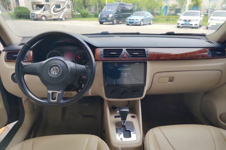 Used Volkswagen Bora 2011 1.6L Automatic Comfort Model Center Console