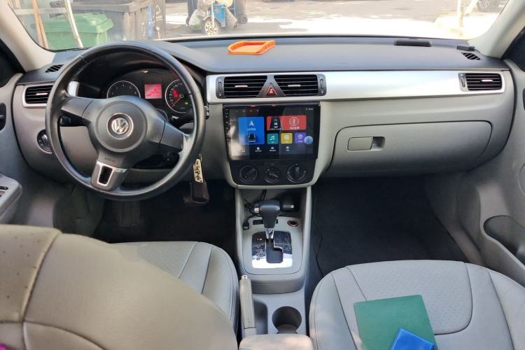 Used Volkswagen Bora 2011 1.6L Automatic Comfort Model Center Console
