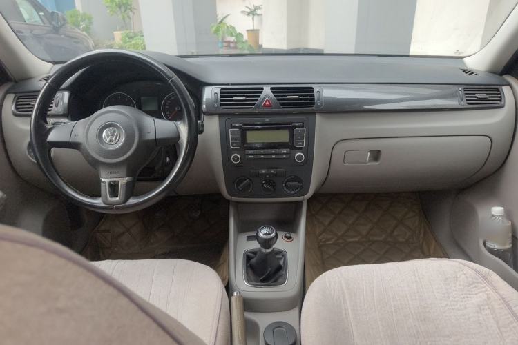 Used Volkswagen Bora 2011 1.6L Manual Comfort Version Center Console