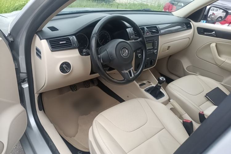 Used Volkswagen Bora 2011 1.4T Manual Comfort Model Center Console