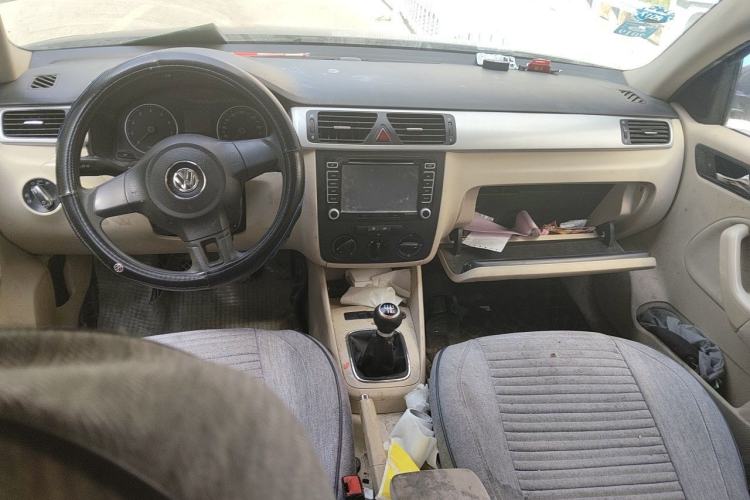 Used Volkswagen Bora 2011 1.6L Manual Fashion Edition Center Console