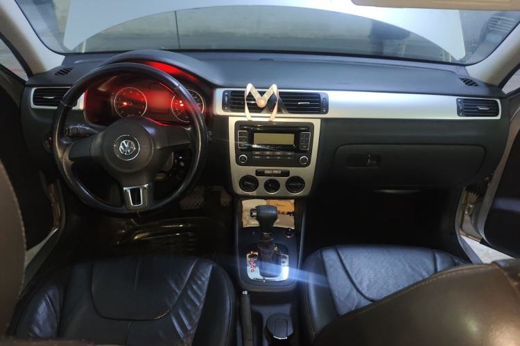 Used Volkswagen Bora 2011 1.4T Automatic Comfort Model Center Console