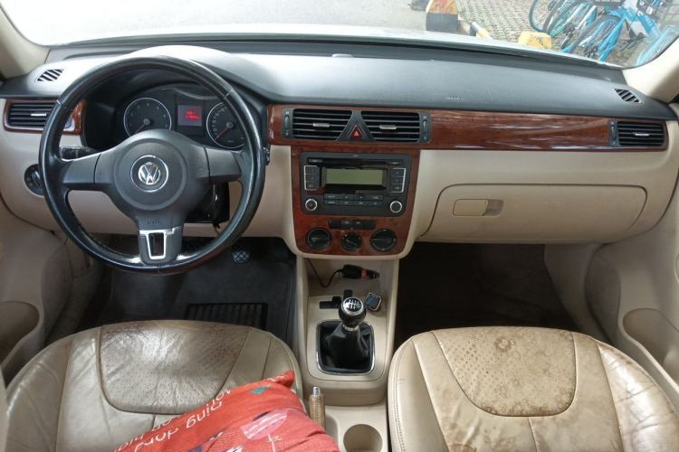 Used Volkswagen Bora 2011 1.6L Manual Comfort Version Center Console