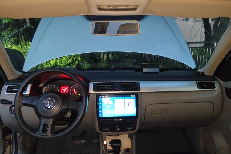 Used Volkswagen Bora 2011 1.6L Automatic Fashion Edition Center Console