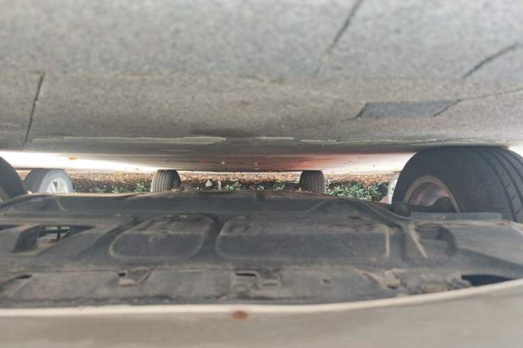 Used Volkswagen Bora 2011 1.6L Manual Comfort Version Chassis Front