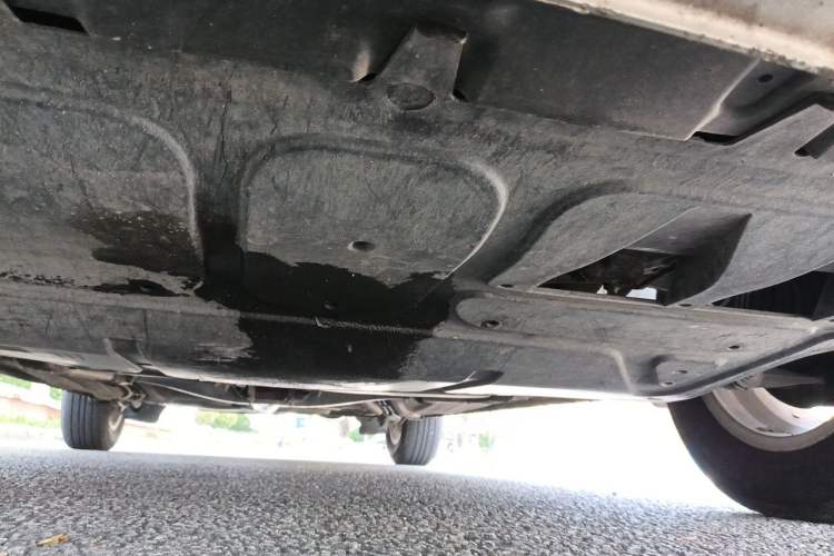 Used Volkswagen Bora 2011 1.6L Manual Comfort Version Chassis Front