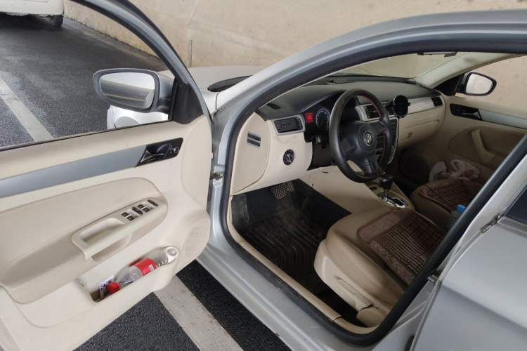 Used Volkswagen Bora 2011 1.6L Automatic Fashion Edition Driver Seat